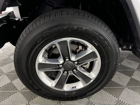 Used 2022 Jeep Wrangler Unlimited Sahara image 12