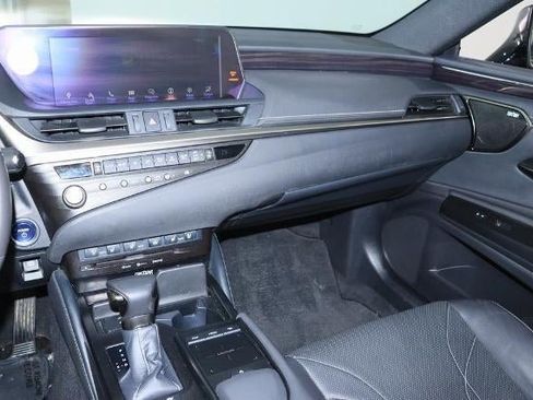 Used 2021 Lexus ES 300h w/ Luxury Package image 23