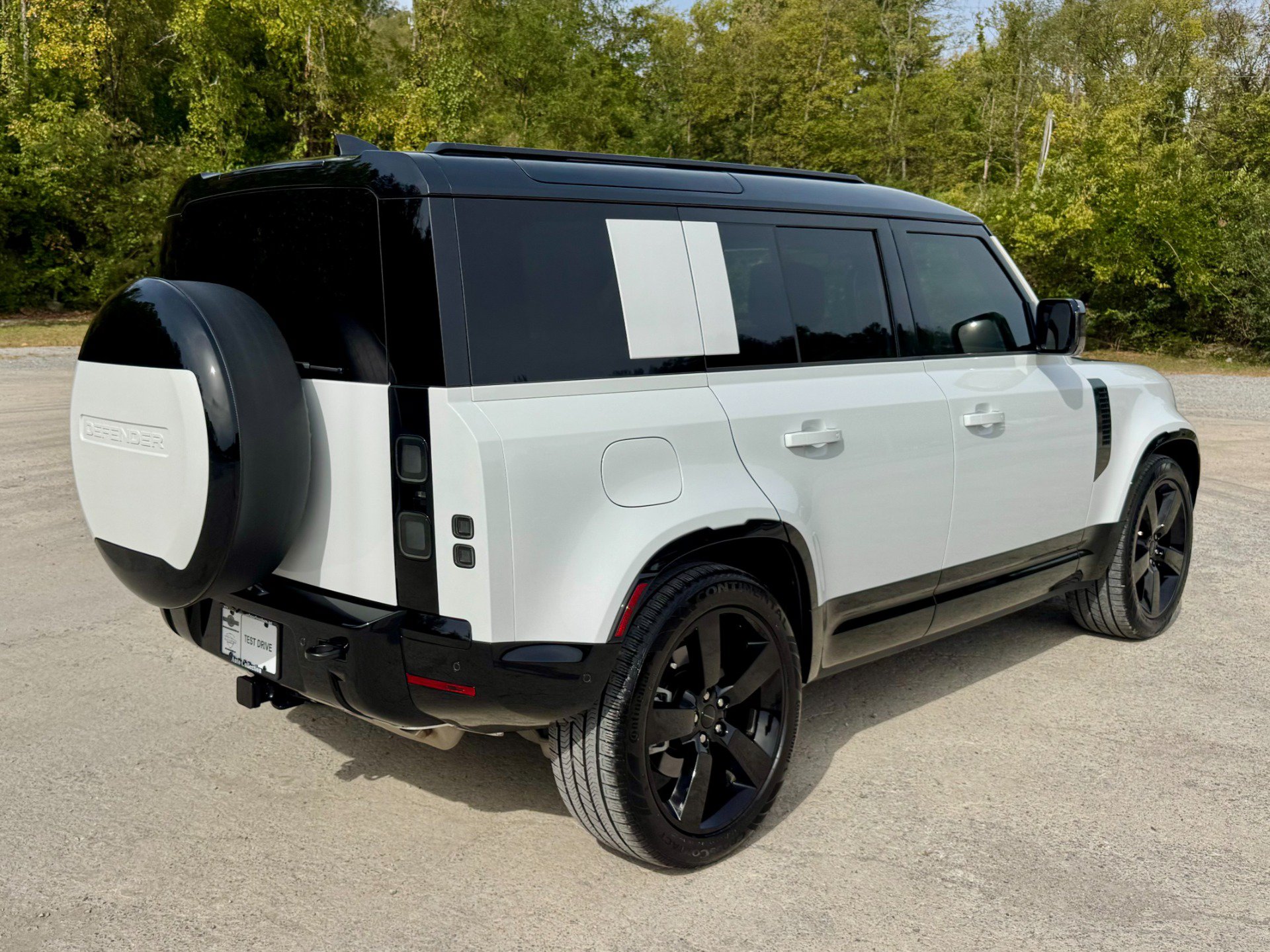 Used 2026 Land Rover Defender 110 X-Dynamic SE AWD/4WD image 3