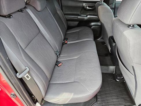 Used 2018 Toyota Tacoma TRD Off-Road image 17