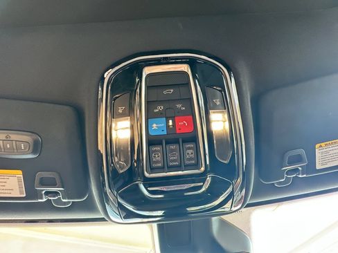 Used 2023 Jeep Grand Cherokee Overland w/ Luxury Tech Group IV AWD/4WD image 27