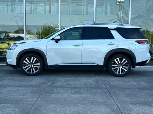 Used 2022 Nissan Pathfinder Platinum w/ Cargo Package AWD/4WD image 6