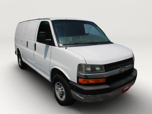 Used 2013 Chevrolet Express 3500 RWD image 11