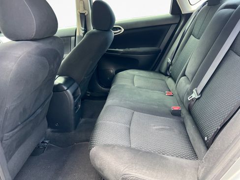 Used 2013 Nissan Sentra SR w/ Premium Pkg FWD image 10