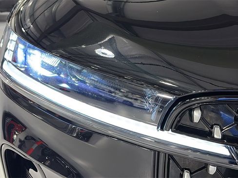 Used 2025 Lincoln Nautilus Premier w/ Equipment Group 102A image 7