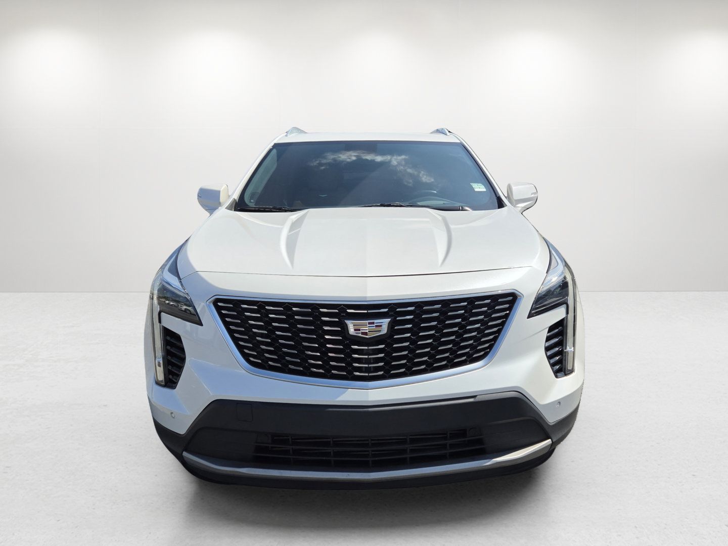 Used 2021 Cadillac XT4 Premium Luxury FWD image 2