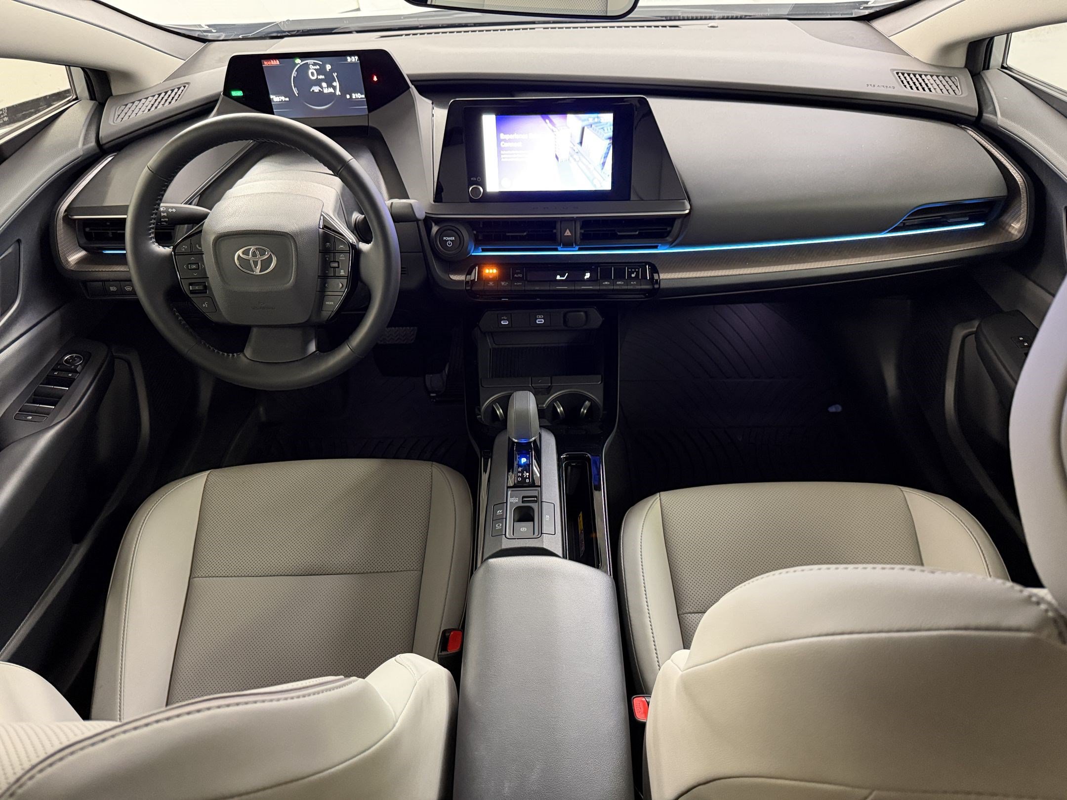 Used 2024 Toyota Prius XLE FWD image 17