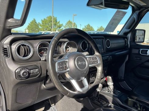 Used 2020 Jeep Wrangler Unlimited Sahara image 17