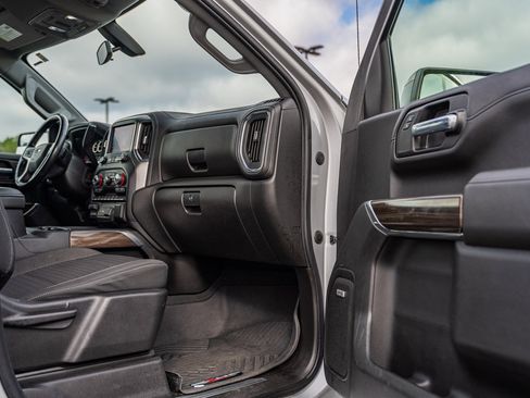 Used 2021 Chevrolet Silverado 1500 LT Trail Boss w/ Convenience Package II image 13