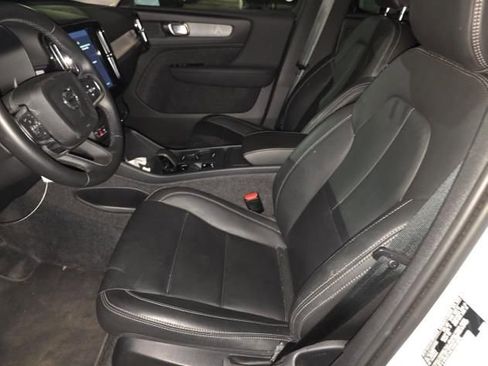 Used 2025 Volvo XC40 B5 Core AWD/4WD image 4