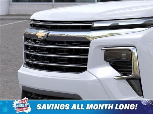 New 2026 Chevrolet Traverse LT w/ Sun and Wheel Package AWD/4WD image 13