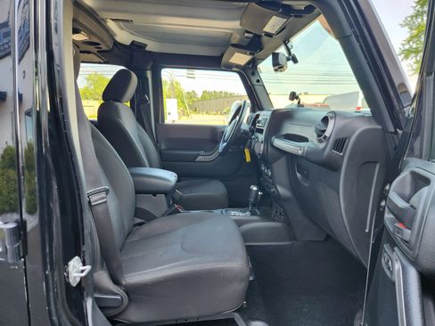 Used 2017 Jeep Wrangler Unlimited Sport w/ Quick Order Package 24S AWD/4WD image 36