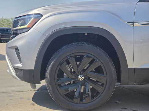 Used 2023 Volkswagen Atlas Cross Sport SE w/ Black Wheel Package AWD/4WD image 7