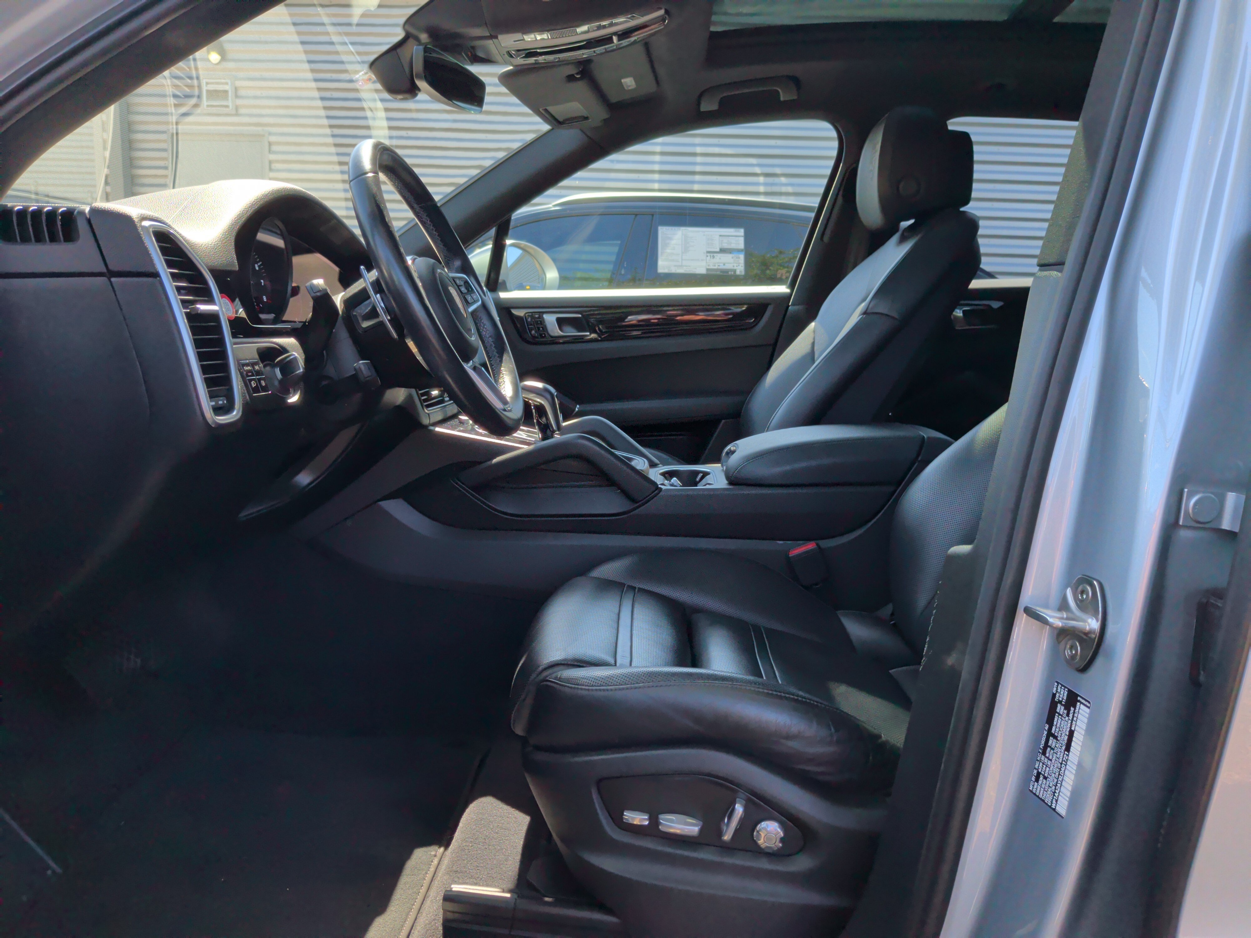 Used 2020 Porsche Cayenne AWD/4WD image 15