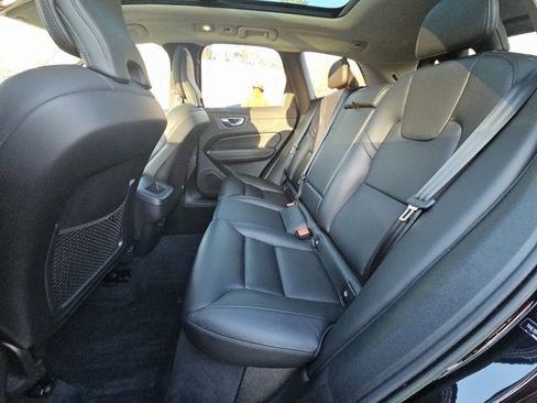 Used 2023 Volvo XC60 B5 Core image 4