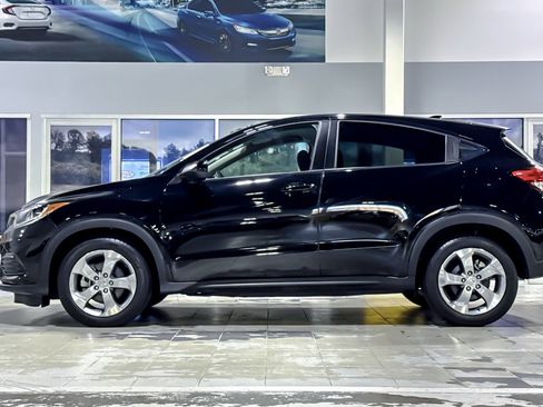 Used 2021 Honda HR-V LX image 2