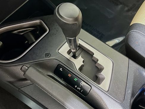 Used 2016 Toyota RAV4 XLE AWD/4WD image 15
