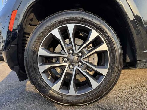 Used 2023 Jeep Grand Cherokee L Overland image 9