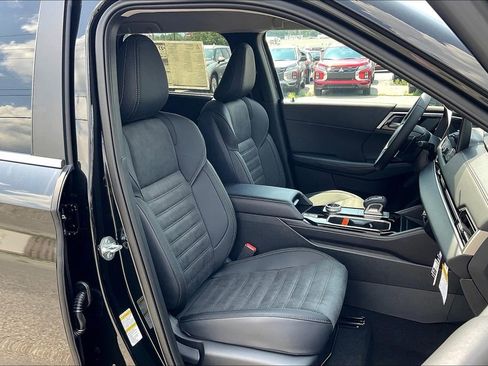 New 2025 Mitsubishi Outlander SE image 8