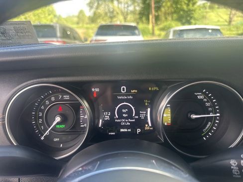 Used 2023 Jeep Wrangler Unlimited Sahara AWD/4WD image 21