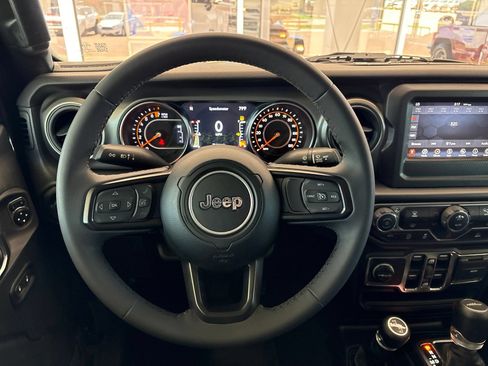 Used 2023 Jeep Gladiator Sport AWD/4WD image 24
