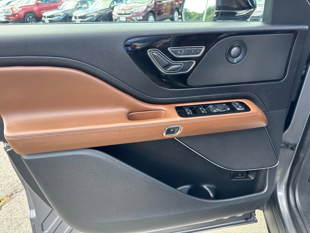 Used 2023 Lincoln Aviator Reserve w/ Equipment Group 201A AWD/4WD image 18