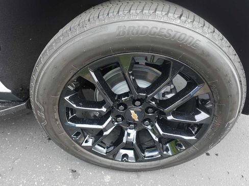 New 2025 Chevrolet Suburban Premier AWD/4WD image 38