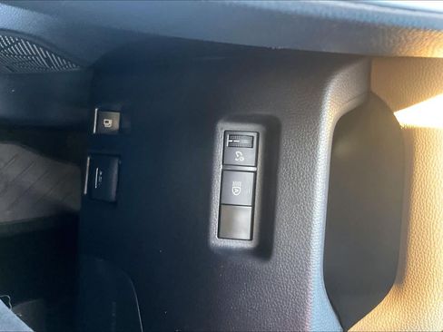 Used 2025 Toyota RAV4 LE AWD/4WD image 33