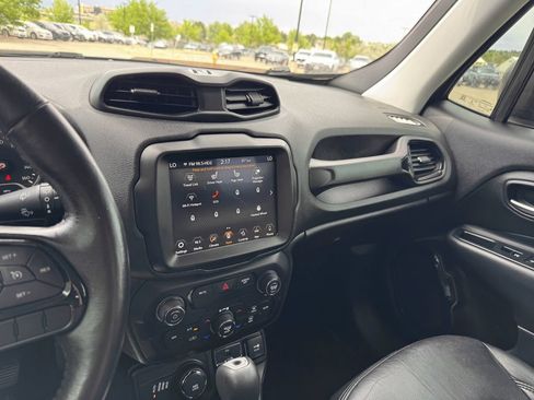 Used 2018 Jeep Renegade Altitude w/ UConnect 8.4 Nav Group AWD/4WD image 20