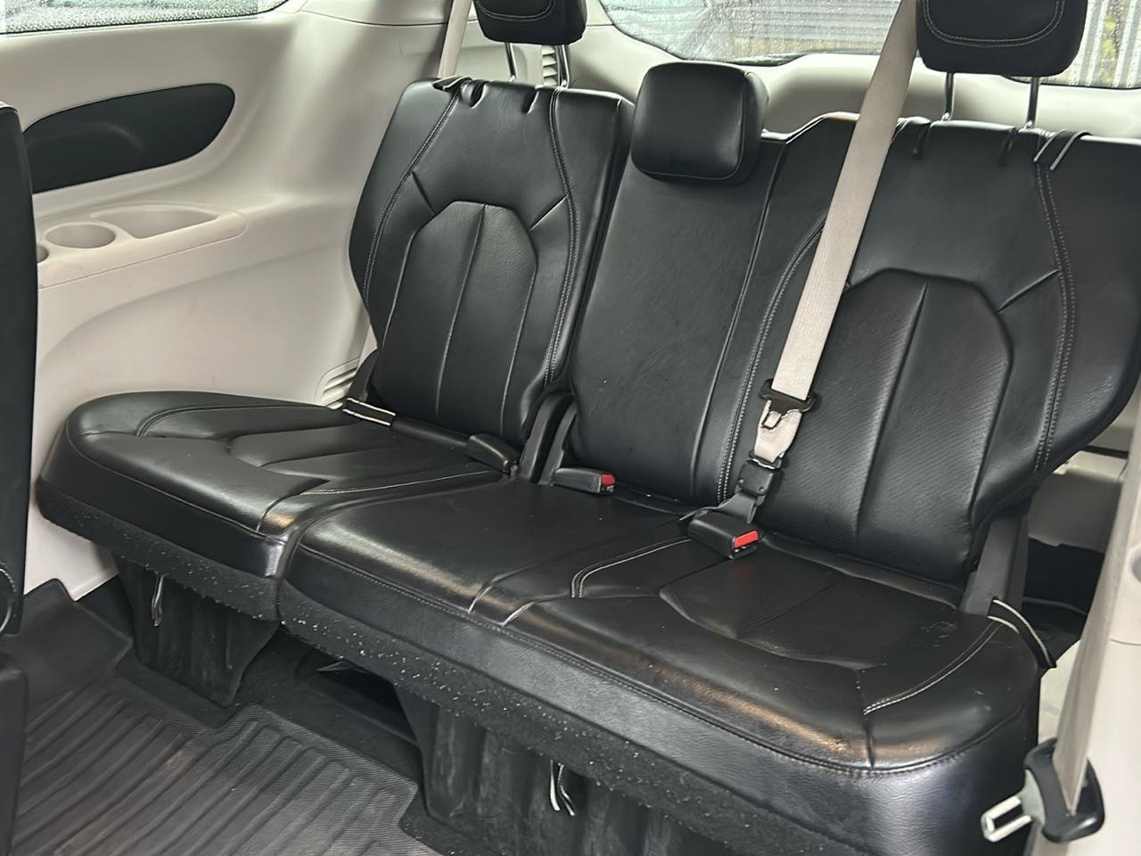 Used 2022 Chrysler Pacifica Touring-L FWD image 23