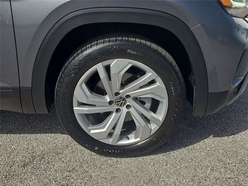 Used 2023 Volkswagen Atlas SE w/ Panoramic Sunroof Package FWD image 8