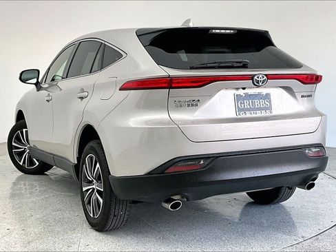 Used 2022 Toyota Venza XLE image 17