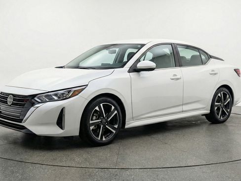 Used 2025 Nissan Sentra SV image 3