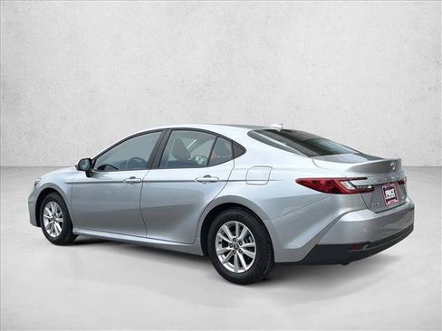 Used 2025 Toyota Camry LE image 7