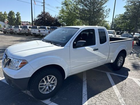 Used 2019 Nissan Frontier SV RWD image 2