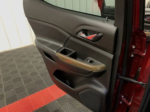 Used 2020 GMC Acadia SLE image 32