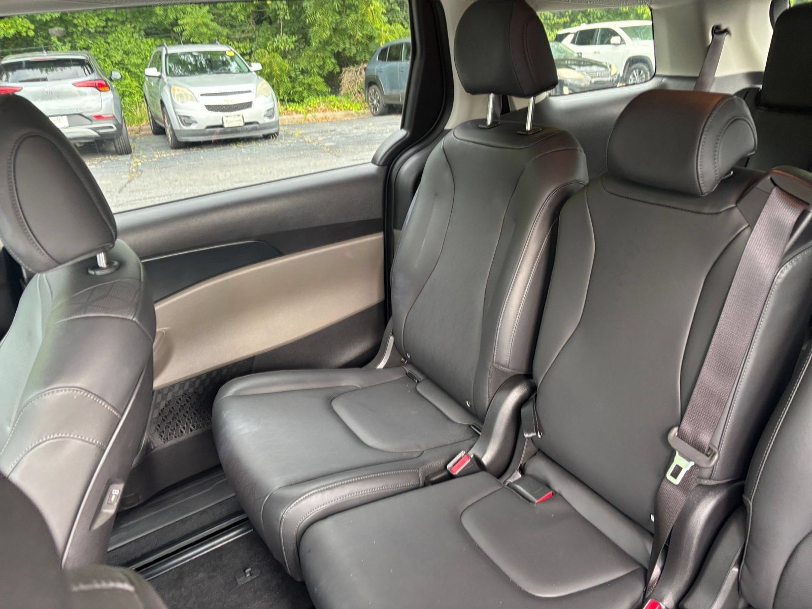 Used 2026 Kia Carnival FWD image 38