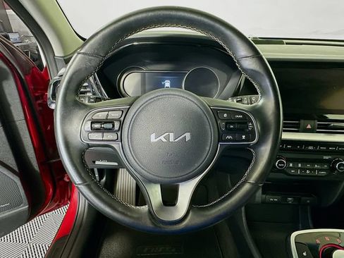 Used 2022 Kia Niro EX FWD image 13
