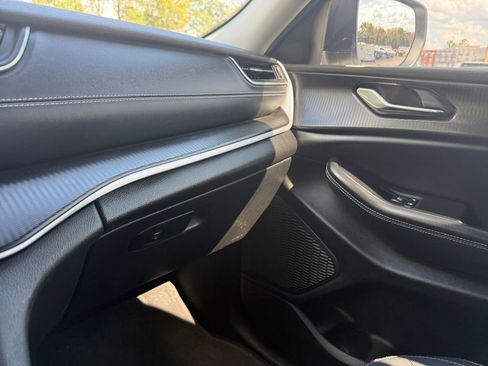 Used 2023 Jeep Grand Cherokee Laredo image 25