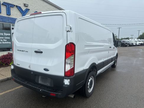 Used 2022 Ford Transit 250 Low Roof RWD image 4