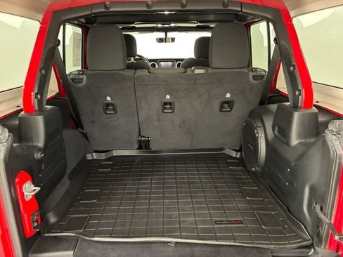 Used 2020 Jeep Wrangler Unlimited Sahara w/ Uconnect 4C Nav & Sound Group AWD/4WD image 17