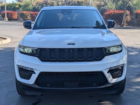 Used 2023 Jeep Grand Cherokee Limited w/ Luxury Tech Group II image 2