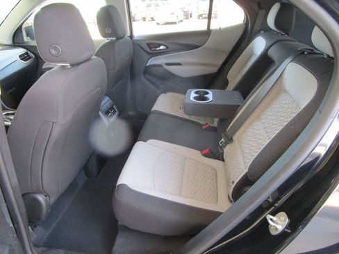 Used 2022 Chevrolet Equinox LS w/ LS Convenience Package FWD image 18