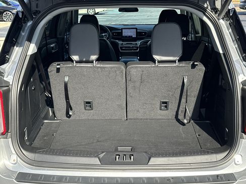 Used 2024 Ford Explorer XLT w/ Equipment Group 202A image 31