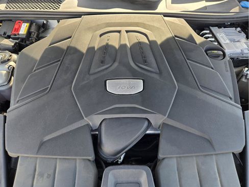 Used 2021 Porsche Cayenne AWD/4WD image 30