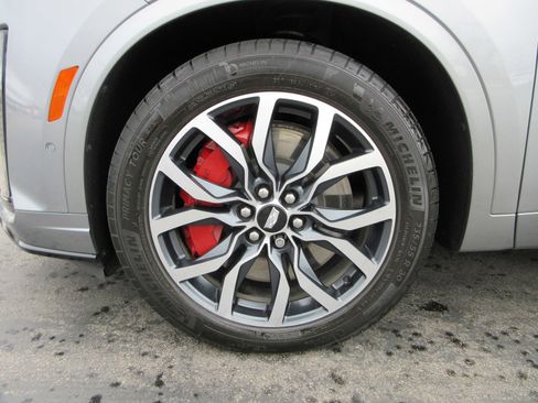 Used 2025 Cadillac XT6 Sport w/ Technology Package image 57