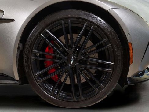 Used 2025 Aston Martin V8 Vantage Coupe image 24