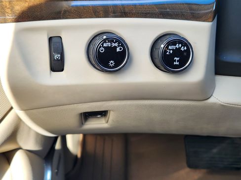 Used 2019 Cadillac Escalade Premium Luxury AWD/4WD image 20