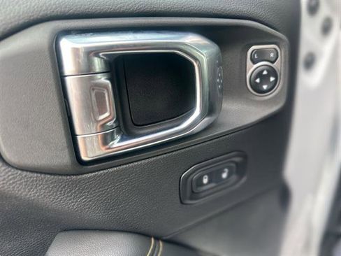 Used 2025 Jeep Wrangler Sahara w/ Safety Group image 15