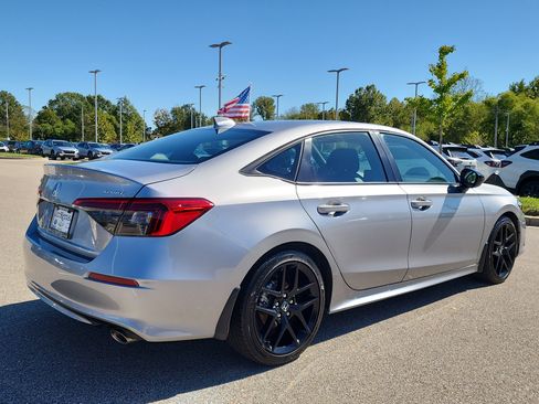 Used 2023 Honda Civic Sport image 3